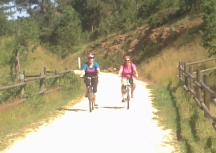 Marna & April on Mickelson Trail 2014-08-30