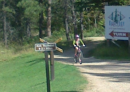 Marna pulling into Sugarloaf Trailhead 2014-09-17